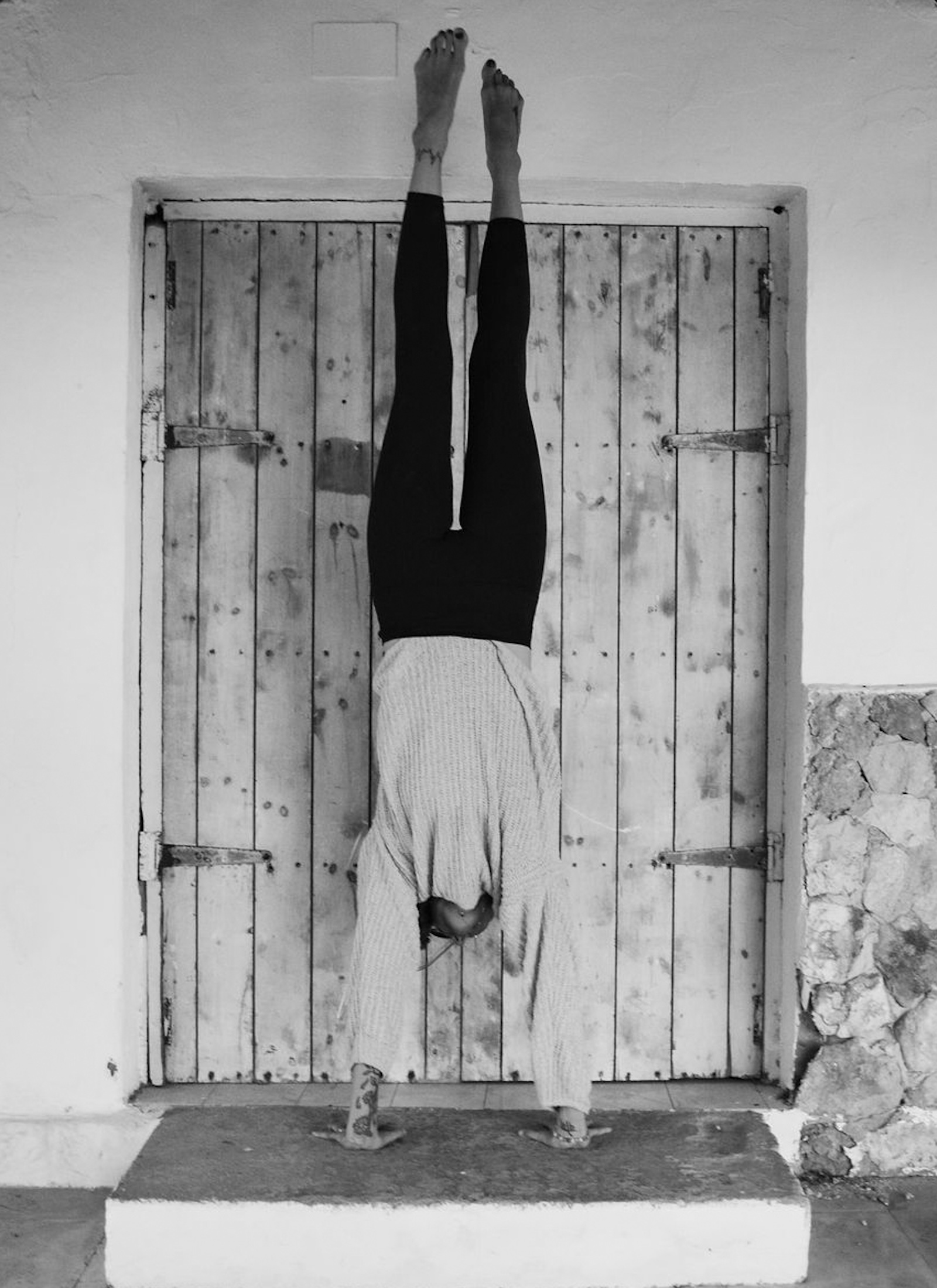 Yoga teacher Jennie Wadsten Sharma doing a handstand in Ibiza, Theming Yoga Courses