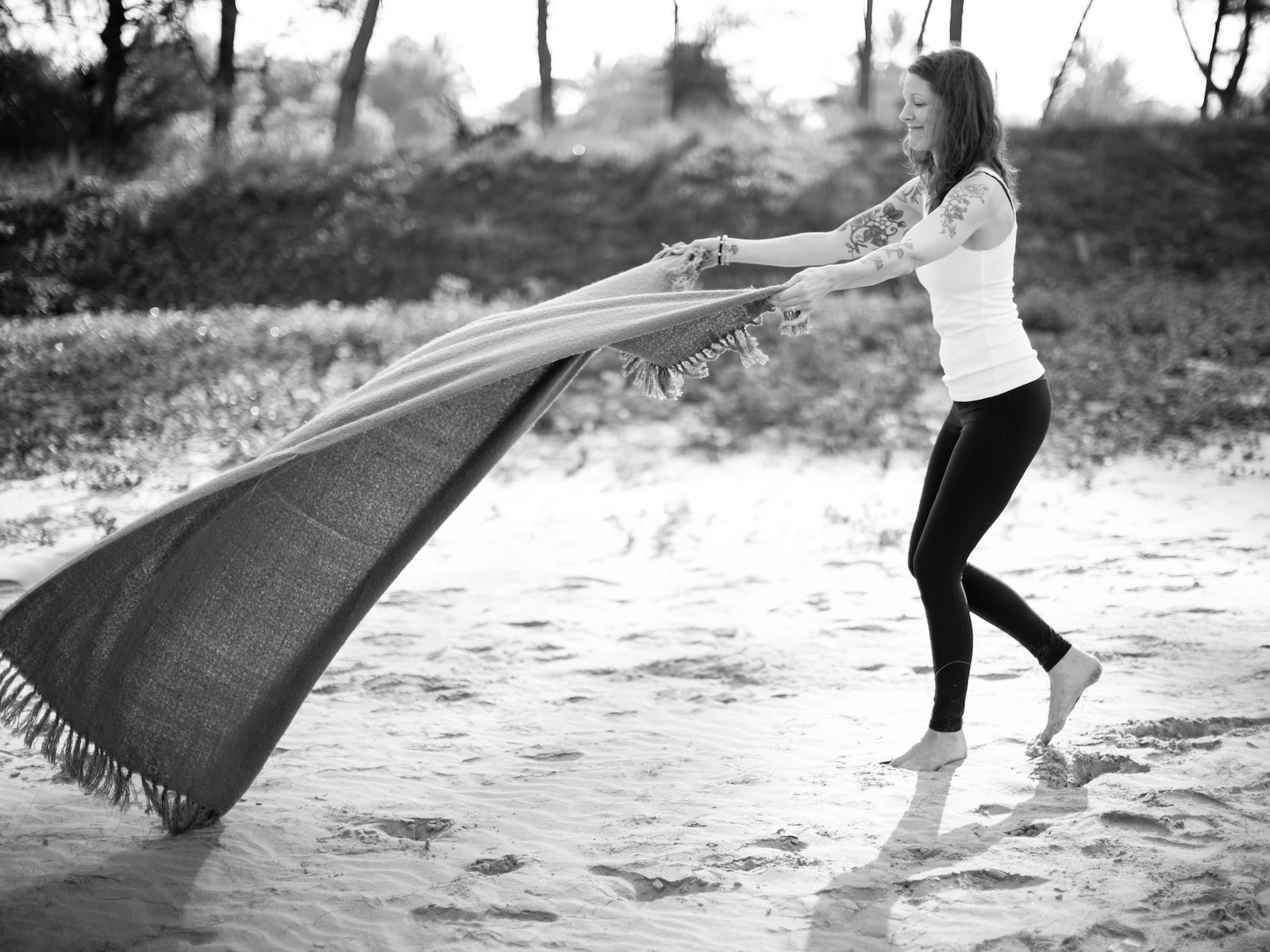 Jennie Wadsten Sharma setting up to practice yoga by the beach