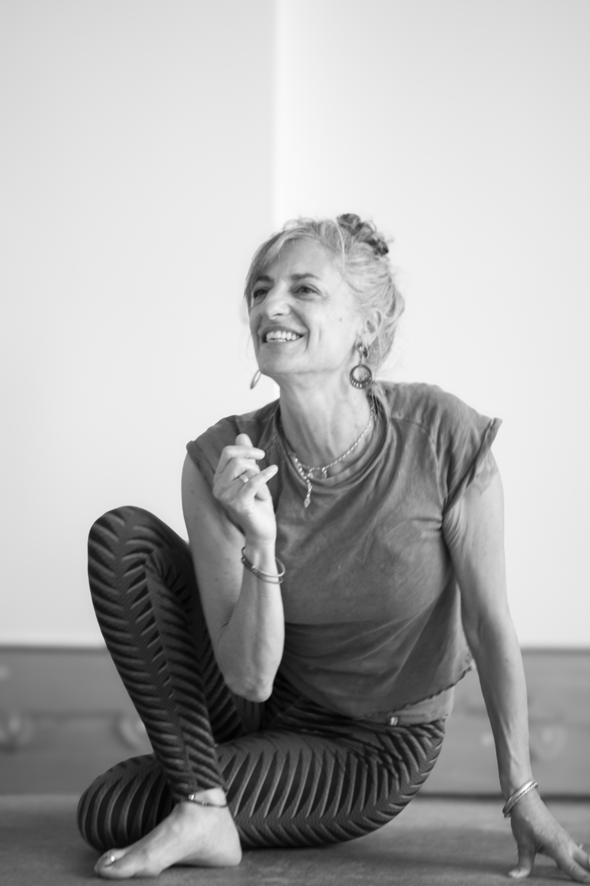 Photo of Dina Cohen taching at her Menoopause course
